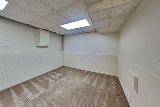 Building Photo - 501 Brooksdale Dr