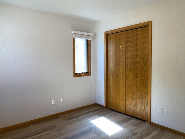 Building Photo - 2325 Northbrook Dr