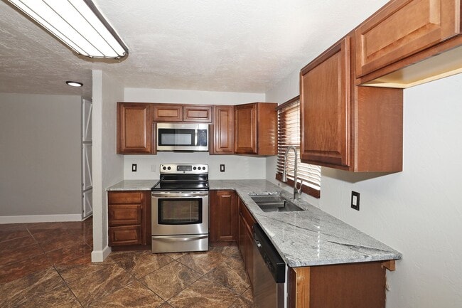 Building Photo - $1,295 Monthly Lease Payment!
