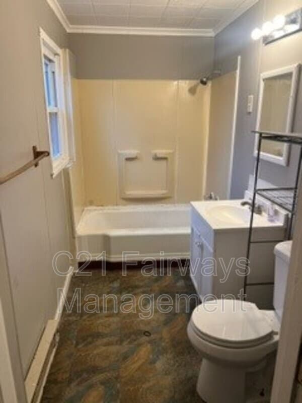 Building Photo - 525 8th St