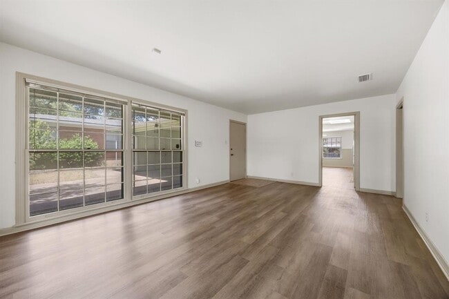Building Photo - 1702 Ridgemont Dr