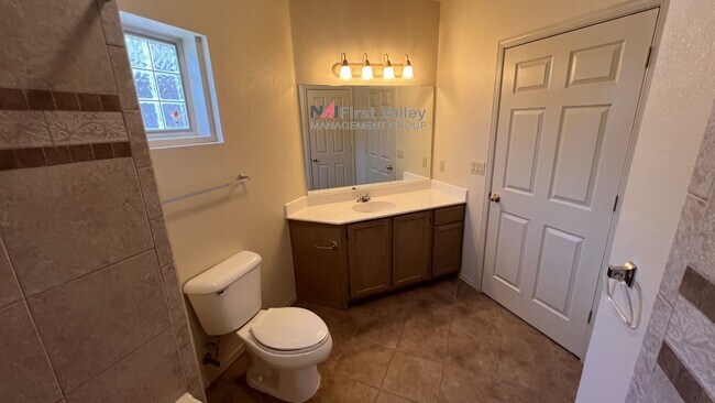 Building Photo - 2 Bedrooms, 2 Baths
