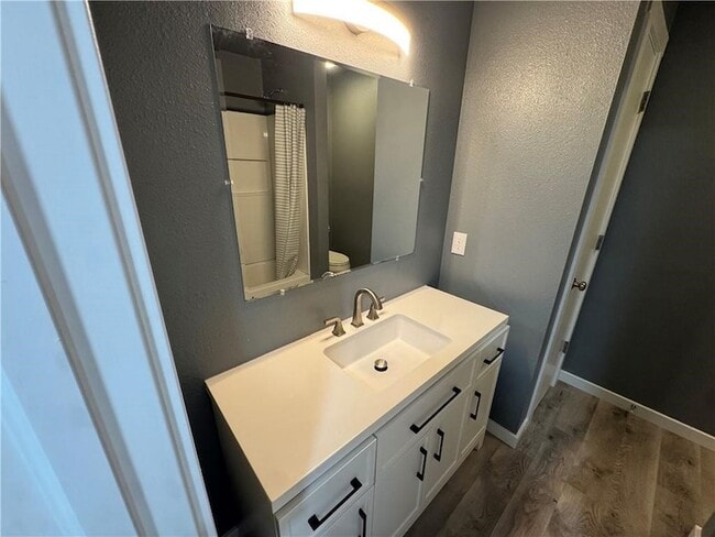 Building Photo - 70 N Hunter St