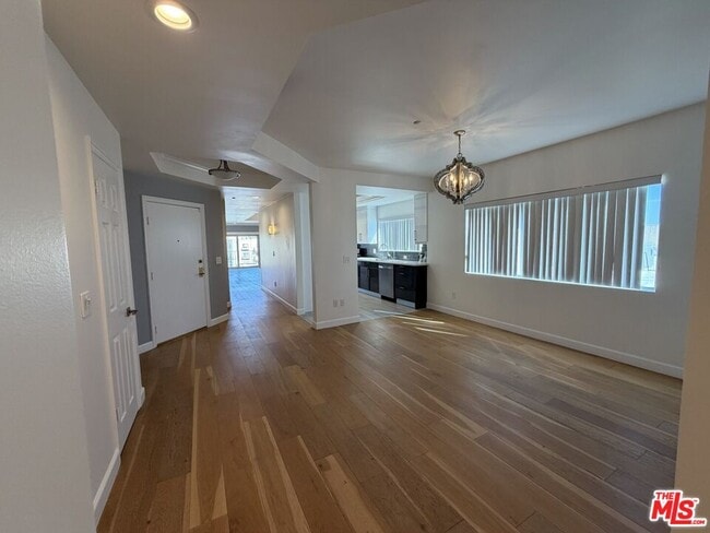 Building Photo - 1247 Barry Ave