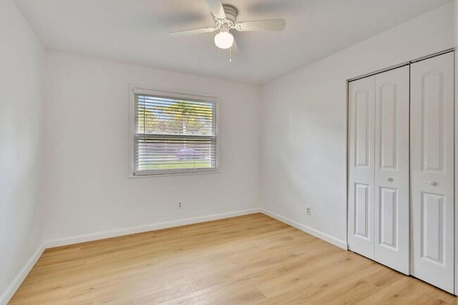 Building Photo - 9312 Pinion Dr