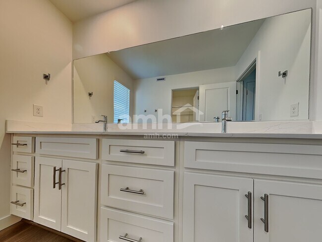 Building Photo - 9562 E Friedel Dr