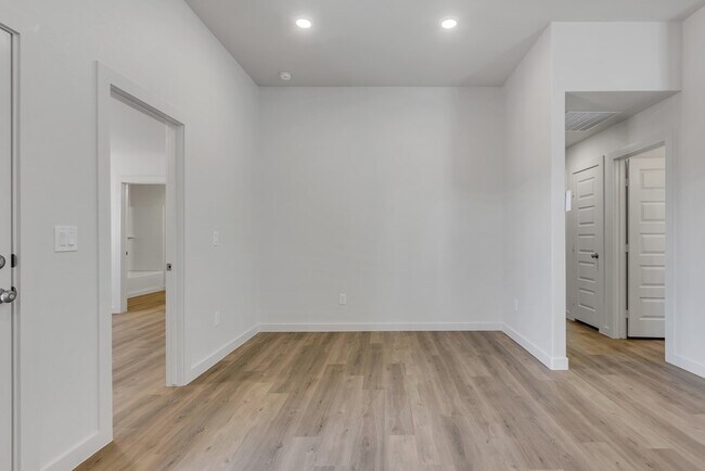 Building Photo - 6333 Poppy Dr