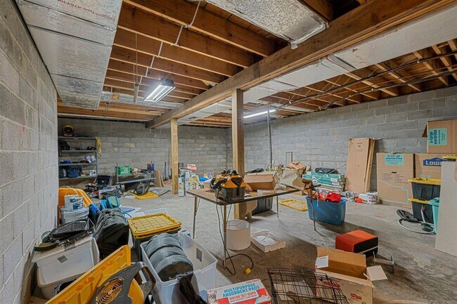 Building Photo - 5277 Bristow Rd