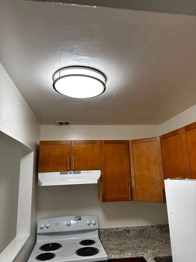 Building Photo - One bedroom apartment in Pompano Beach
