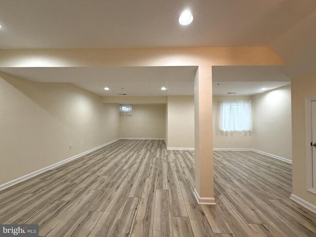 Building Photo - 2911 Lomond Pl
