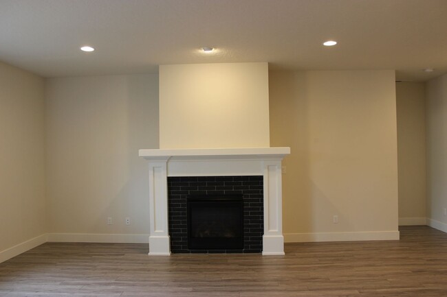 Building Photo - Gorgeous home in Brookswood Crossing avail...