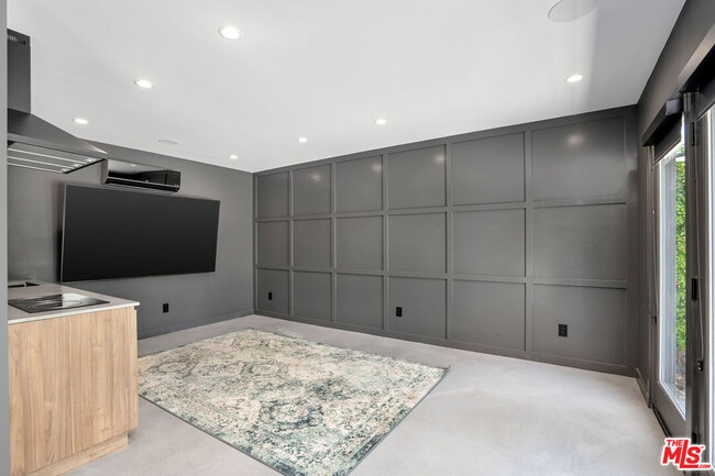 Building Photo - 321 Laurel Ave