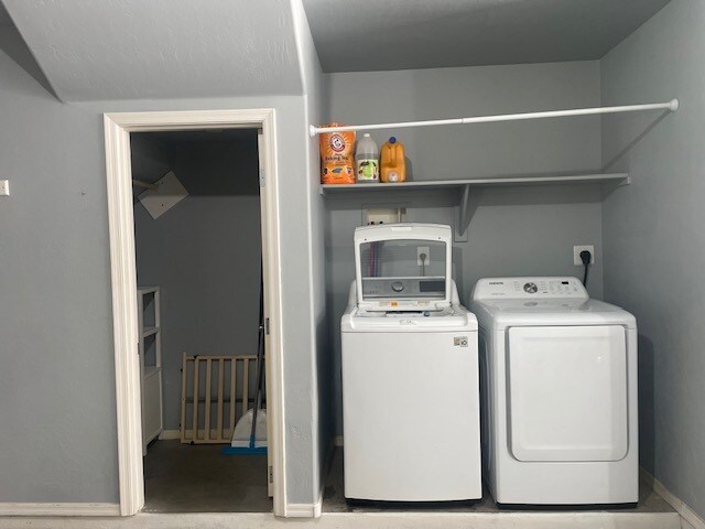 Building Photo - 1360 S Sabino Dr
