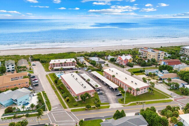 Building Photo - 8000 Ridgewood Ave