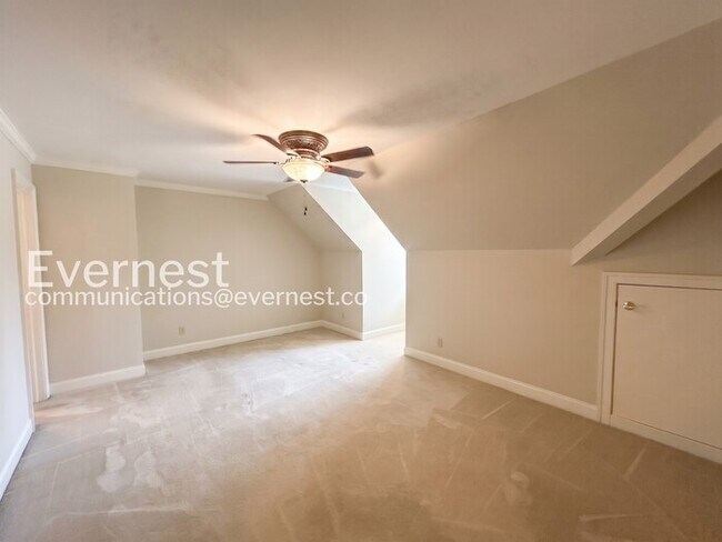 Building Photo - Spacious 4 Bed, 3.5 Bath Home with Garage and Deck | Pet friendly | Available Now!