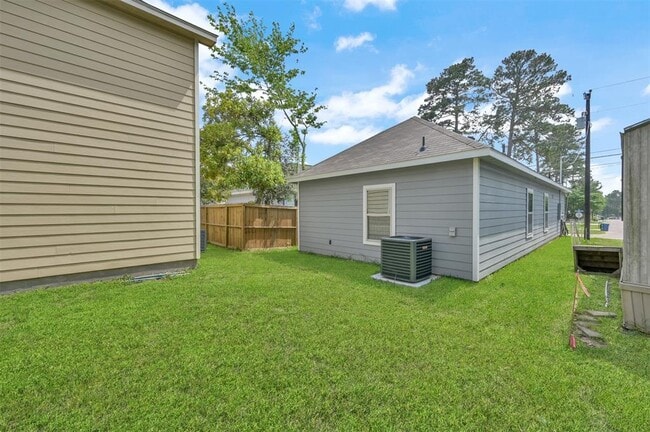 Building Photo - 16646 Meadowcroft St