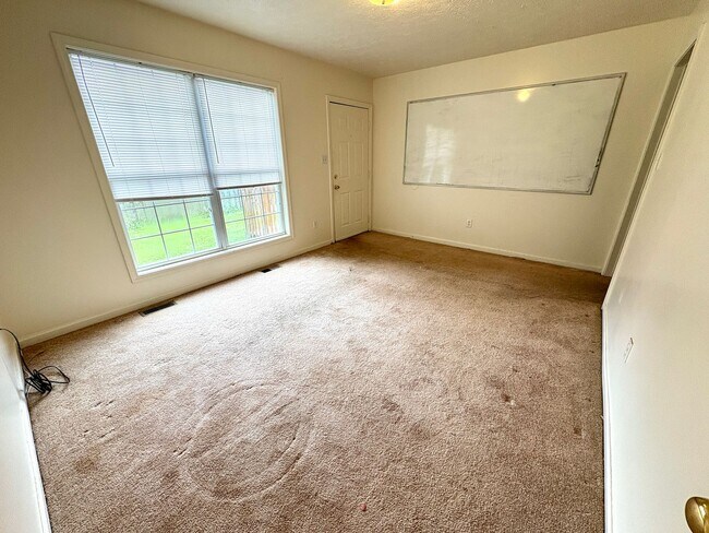 Building Photo - Roanoke St