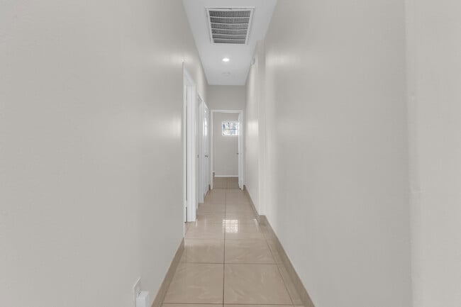 Building Photo - 83107 Greenbrier Dr