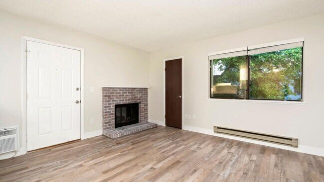 Building Photo - 1209 W Plum St