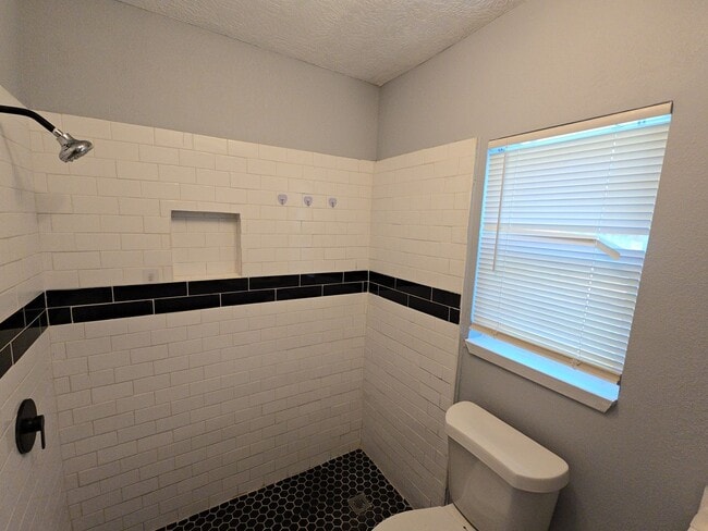 Building Photo - 9010 Linda Vista Rd