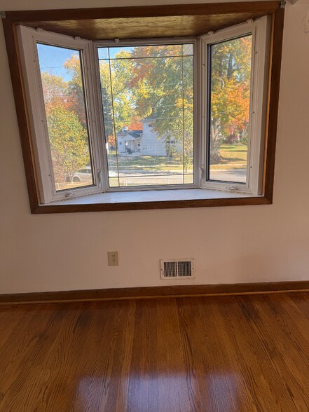 Building Photo - 5927 Holland Rd