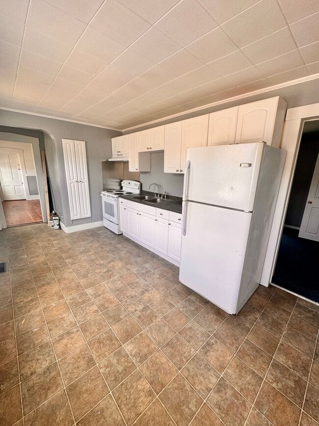 Building Photo - 30 Central St