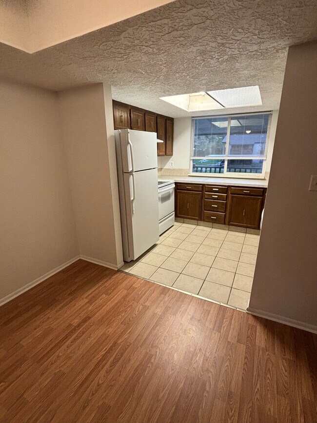 Building Photo - 1440 Vega Cir