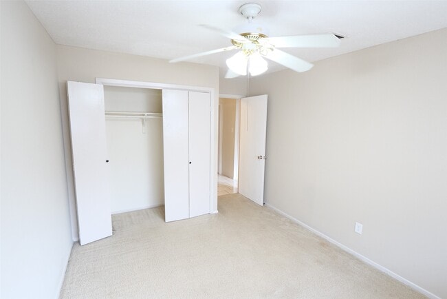 Building Photo - 22311 Fincastle Dr