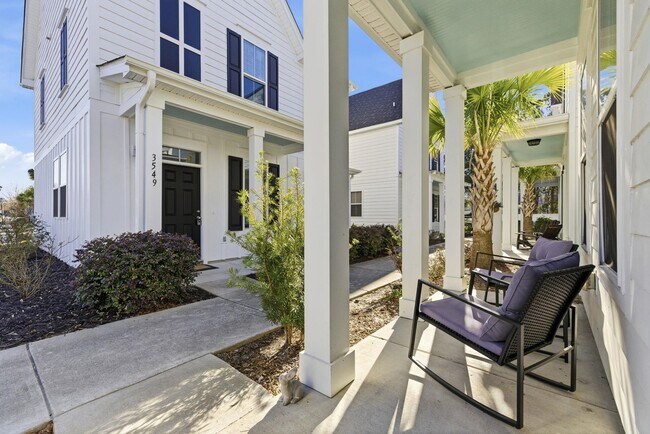 Building Photo - 3557 Bristol Ln