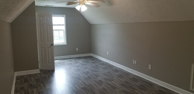 Building Photo - 3706 Pioneer Dr