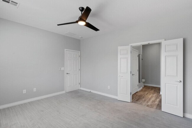 Building Photo - Beautifully upgraded 2Bed 2Bath in Solera Anthem 55+