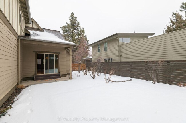 Building Photo - 2469 NW Sacagawea Ln