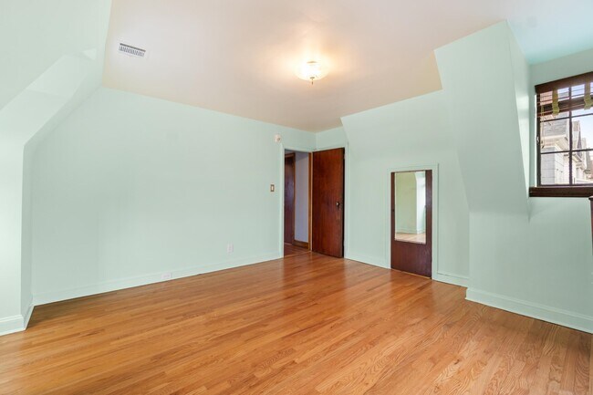 Building Photo - 2314 Palisade Ave