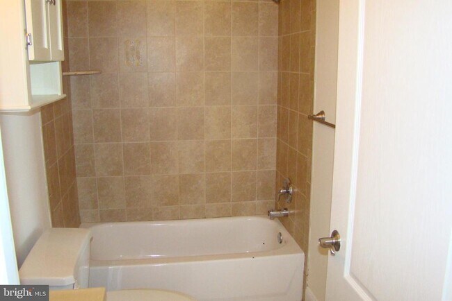 Building Photo - 2 W Gay St