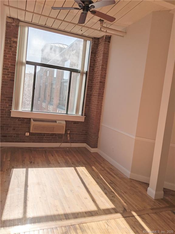 Building Photo - 390 Charles St