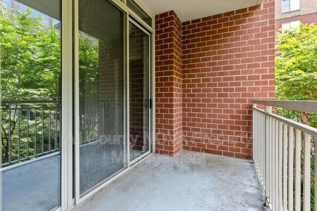 Building Photo - 820 N Pollard St