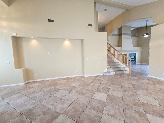 Building Photo - STUNNING 4 BEDROOM WITH MASTER ON 1ST FLOOR IN SEVEN HILLS!!!