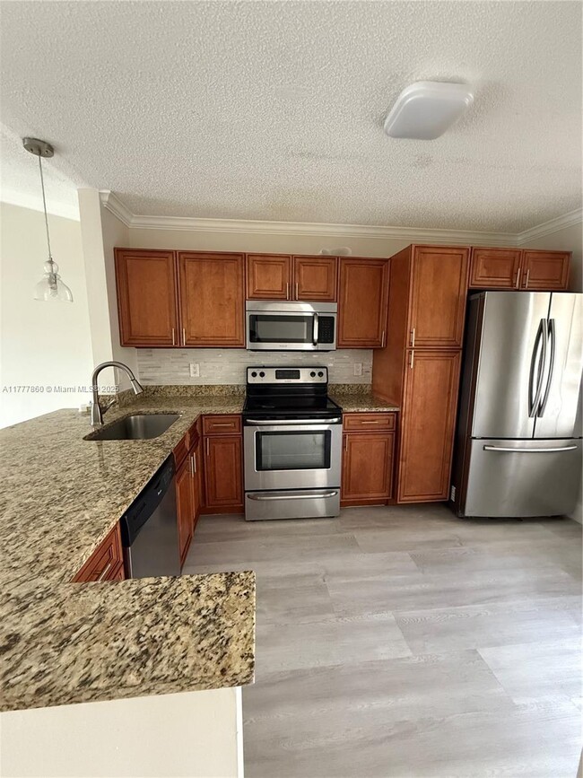 Building Photo - 9961 Three Lakes Cir