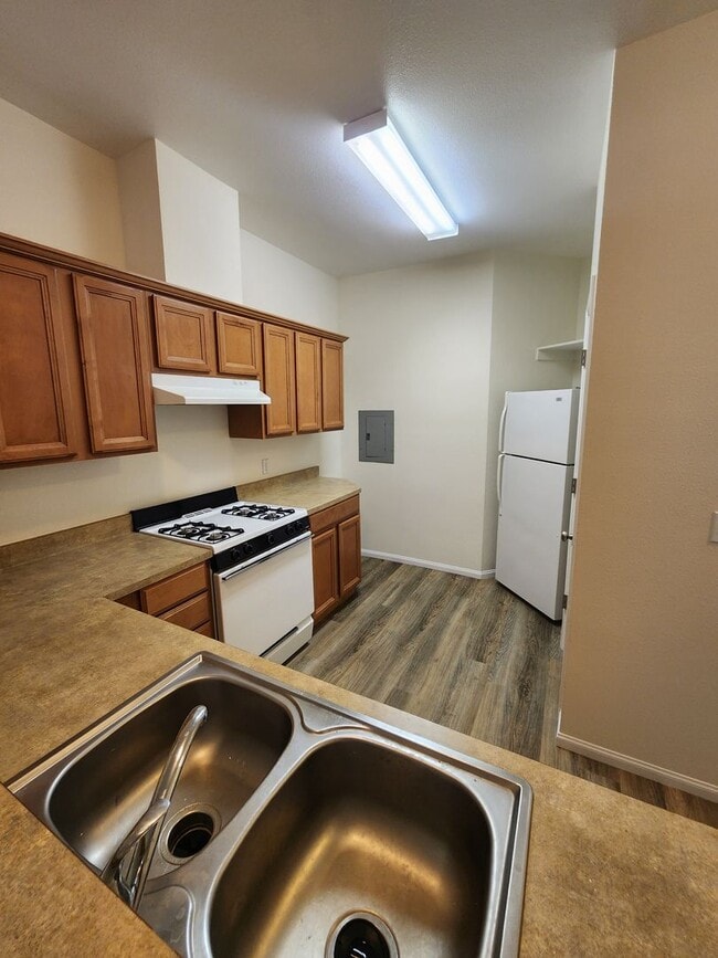 Building Photo - Ocean View Corner Apartment with Private Deck
