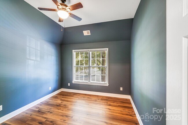 Building Photo - 10243 Squires Way