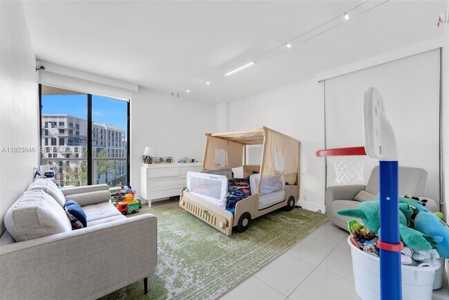 Building Photo - 19500 Turnberry Way