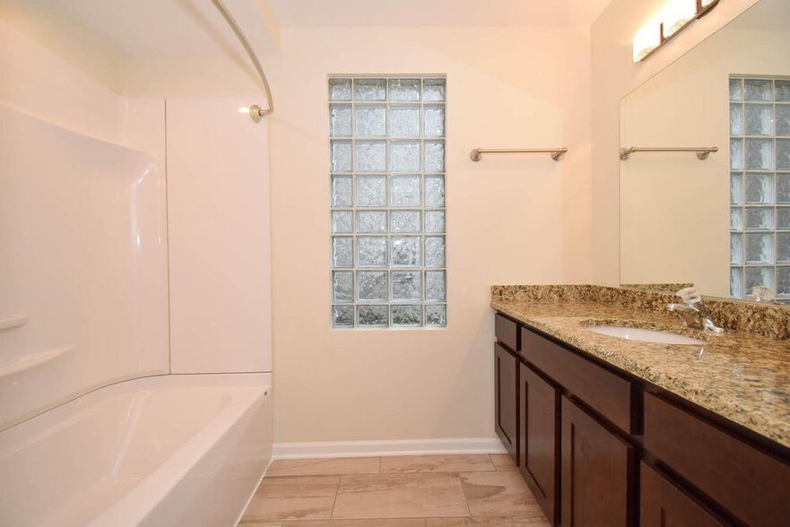 Building Photo - 1744 Arlington N Pl