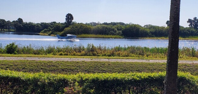 Building Photo - Annual UNfurnished 2/2 ground floor condo in water front boating community