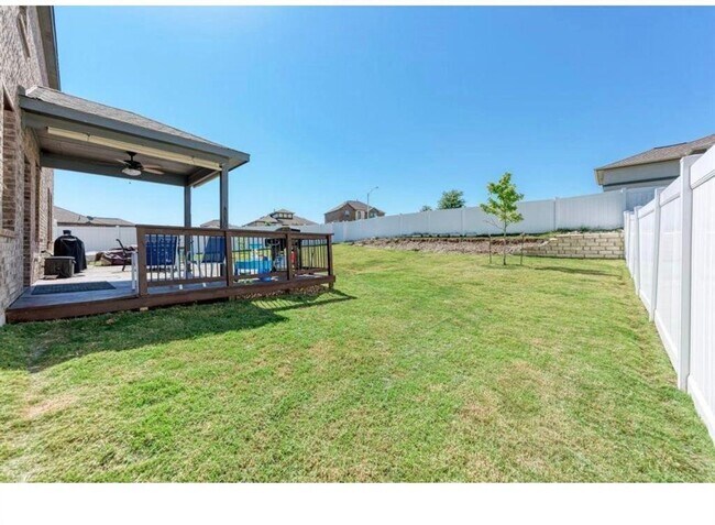 Building Photo - 5817 Daly Dr