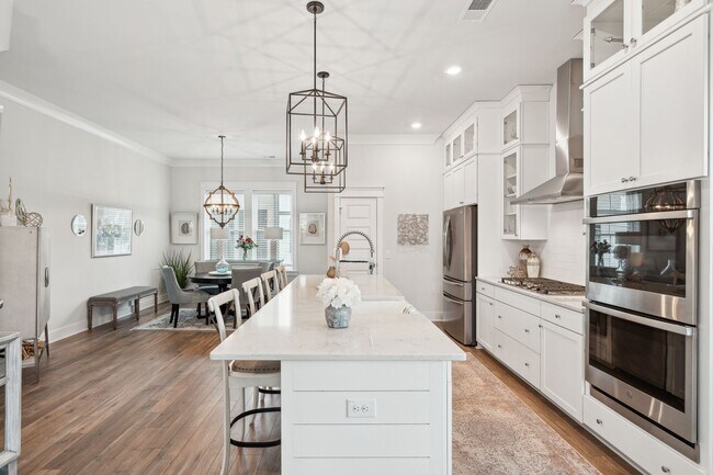 Building Photo - 2/4 Townhome in Midtown Located in Mt. Pleasant!