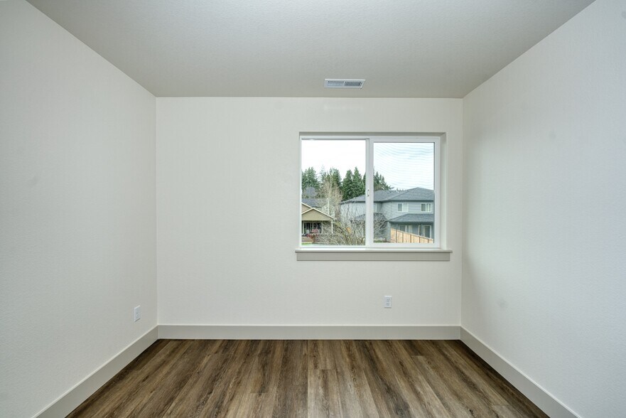 Building Photo - 1321 Oppek St NE