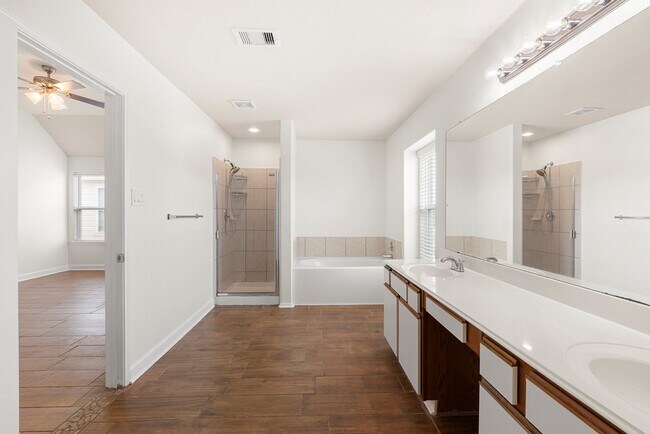 Building Photo - 4818 Fair Oak Dale Ln
