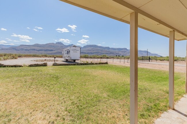 Building Photo - Charming 3 bedroom 2 bath Home with acreage