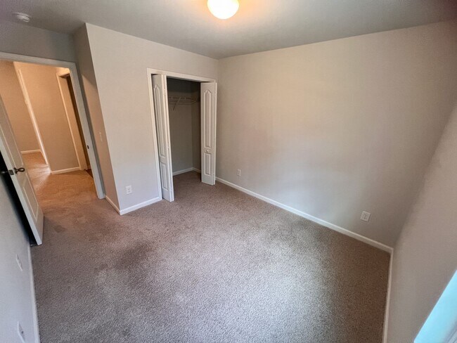 Building Photo - Gorgeous 3 bedroom, 2 1/2 bathroom two-story home in Winston Salem
