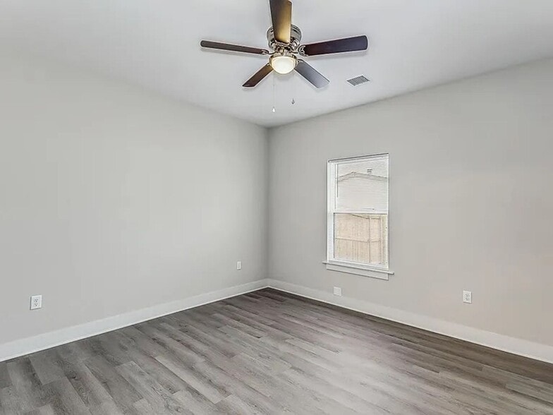 Building Photo - 3520 W 45th St S